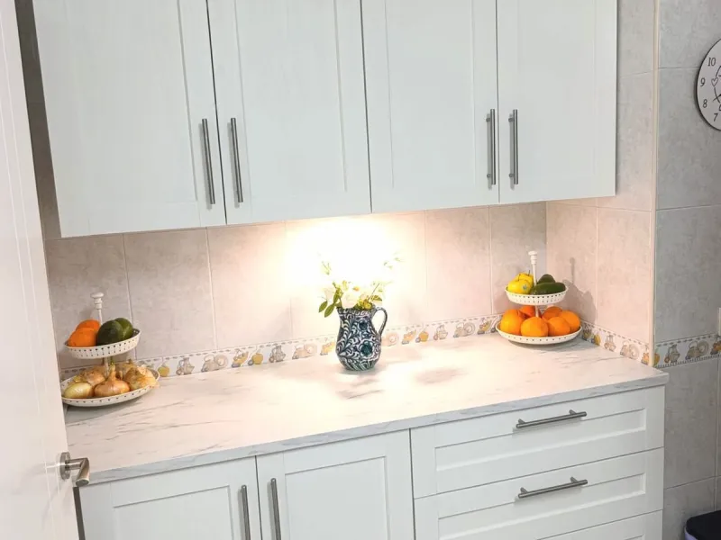 Prime Central Apartment on the main avenue of Marbella – South-Facing with Terrace Views Over the Golden Mile!