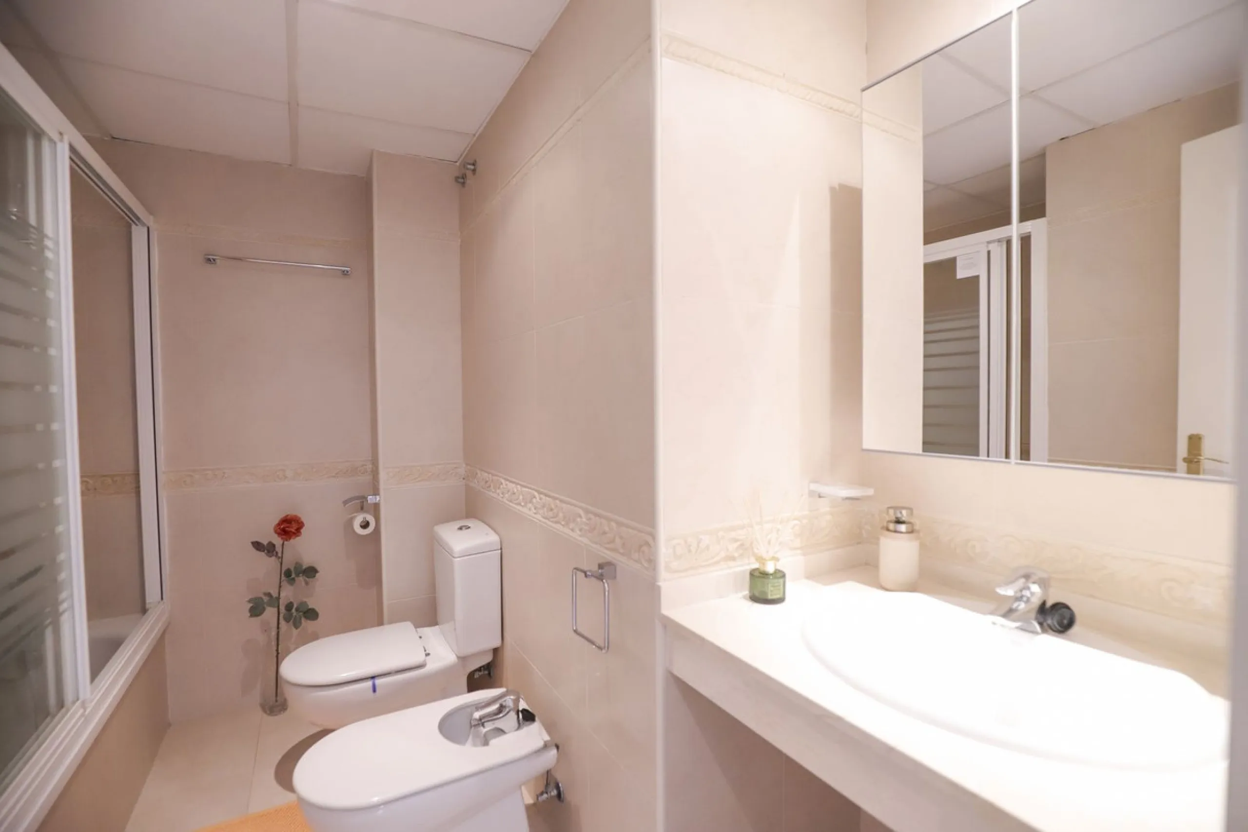 A rare opportunity to invest in a fully-furnished, 3-bedroom townhouse with a fully-transferable holiday rental license, allowing you to enjoy the property personally as well as generating immediate income through short-term rentals, if desired.