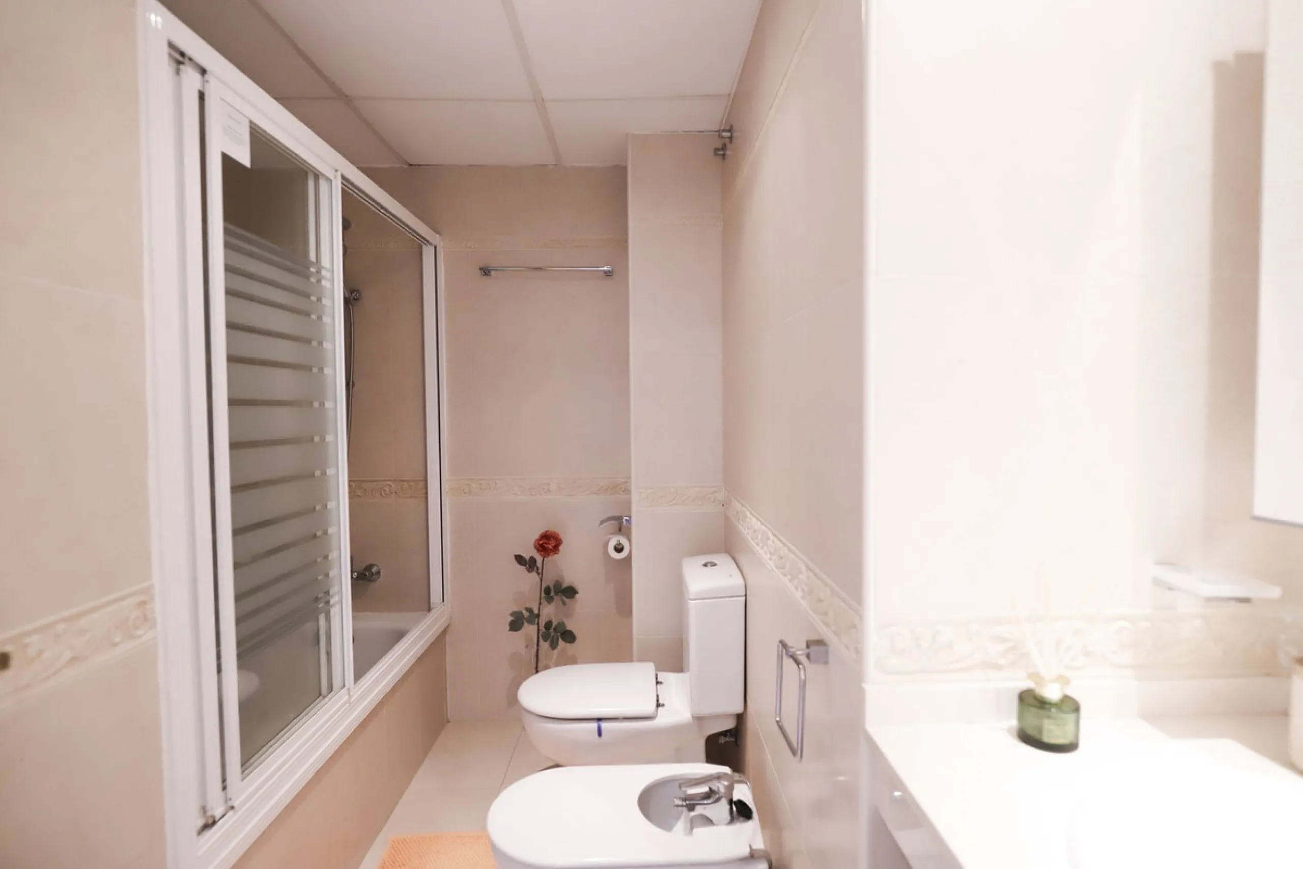 A rare opportunity to invest in a fully-furnished, 3-bedroom townhouse with a fully-transferable holiday rental license, allowing you to enjoy the property personally as well as generating immediate income through short-term rentals, if desired.