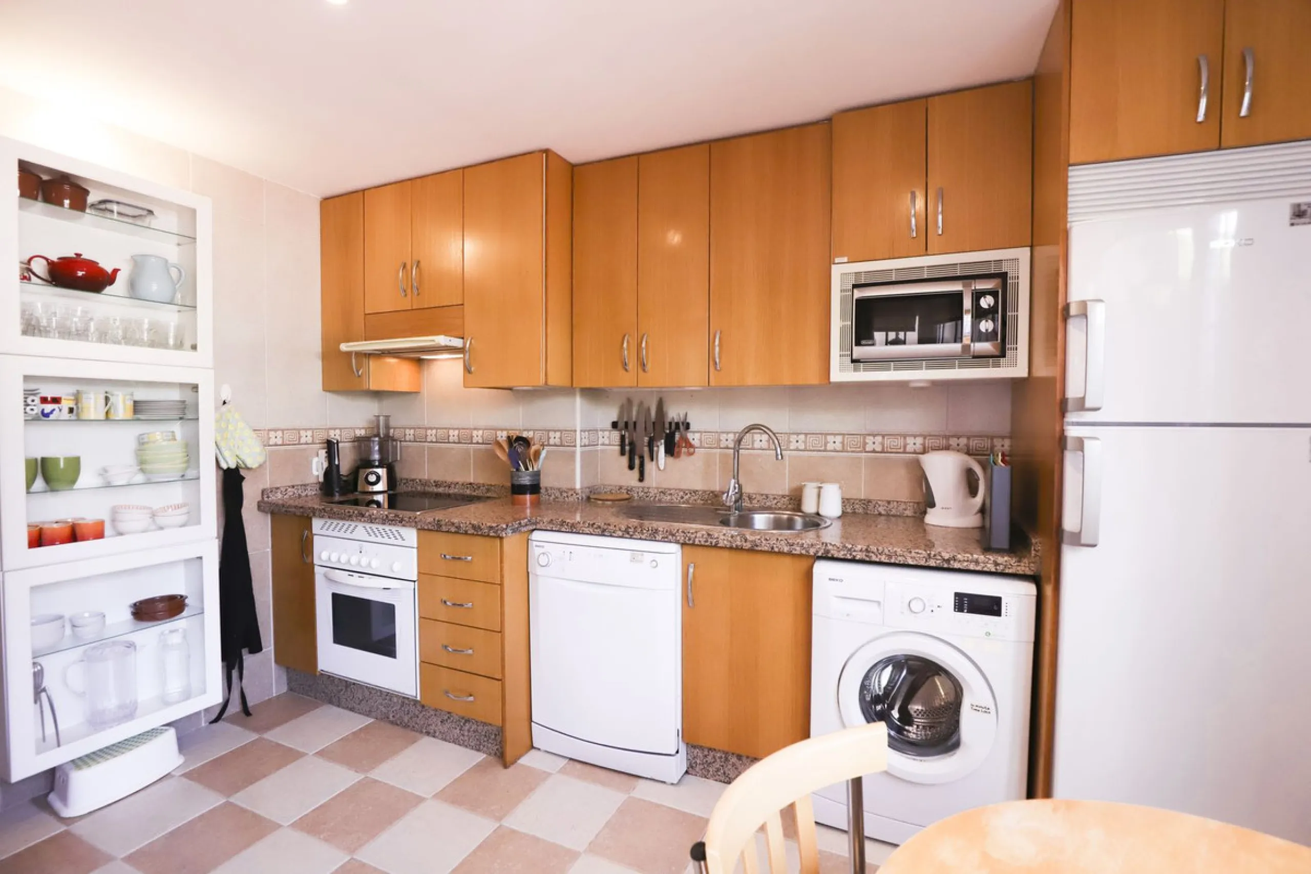 A rare opportunity to invest in a fully-furnished, 3-bedroom townhouse with a fully-transferable holiday rental license, allowing you to enjoy the property personally as well as generating immediate income through short-term rentals, if desired.