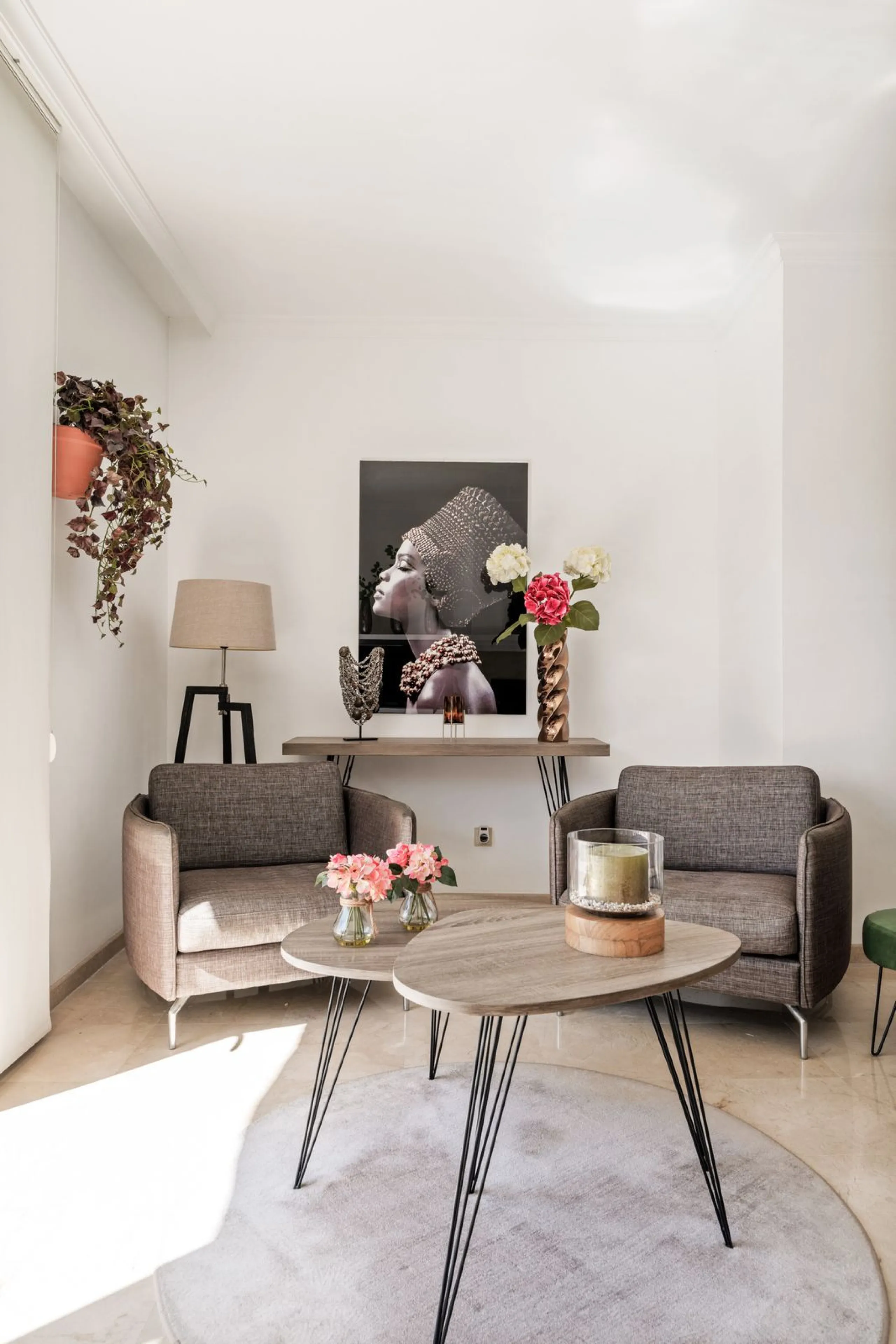 Located a stonesthrow from the sandy beach of Costalita, this top floor apartment with impressive solarium and sea views is a perfect holiday home.