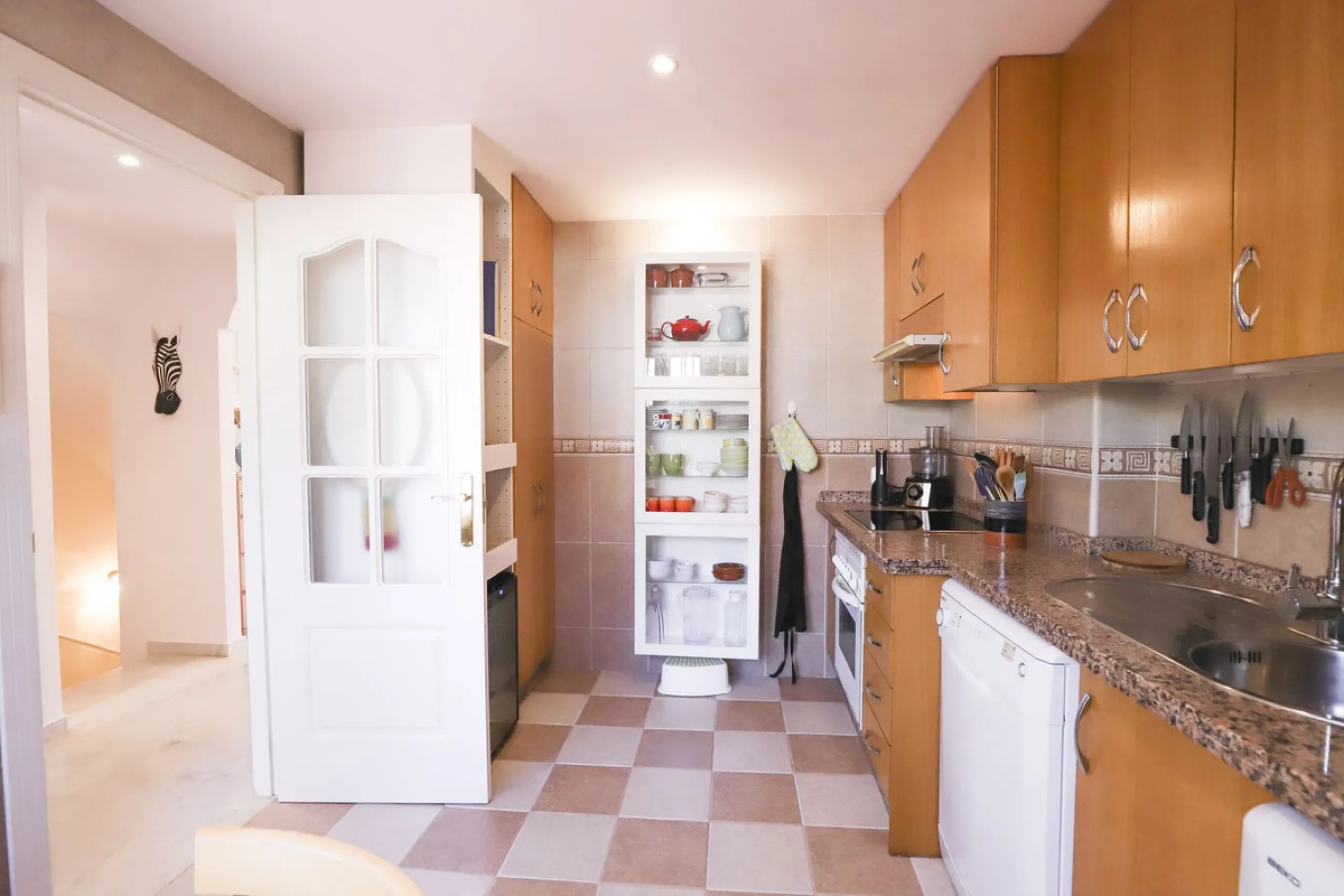 A rare opportunity to invest in a fully-furnished, 3-bedroom townhouse with a fully-transferable holiday rental license, allowing you to enjoy the property personally as well as generating immediate income through short-term rentals, if desired.