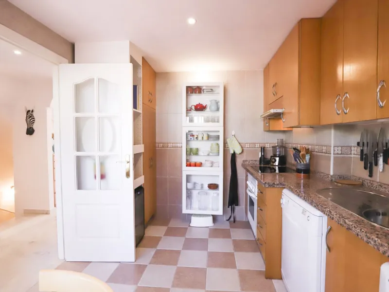 A rare opportunity to invest in a fully-furnished, 3-bedroom townhouse with a fully-transferable holiday rental license, allowing you to enjoy the property personally as well as generating immediate income through short-term rentals, if desired.