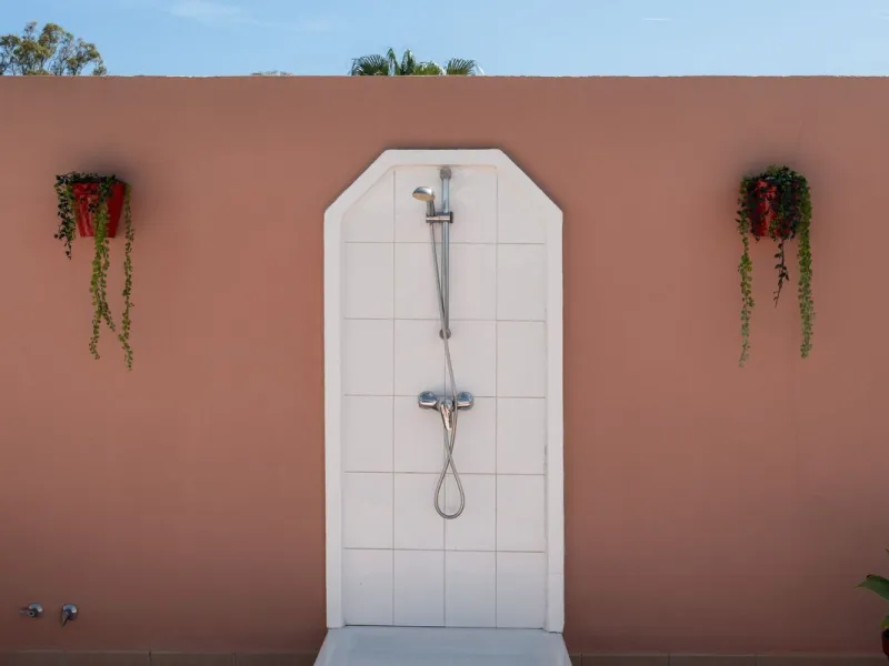 Located a stonesthrow from the sandy beach of Costalita, this top floor apartment with impressive solarium and sea views is a perfect holiday home.
