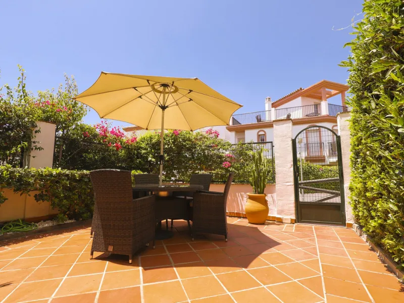 A rare opportunity to invest in a fully-furnished, 3-bedroom townhouse with a fully-transferable holiday rental license, allowing you to enjoy the property personally as well as generating immediate income through short-term rentals, if desired.