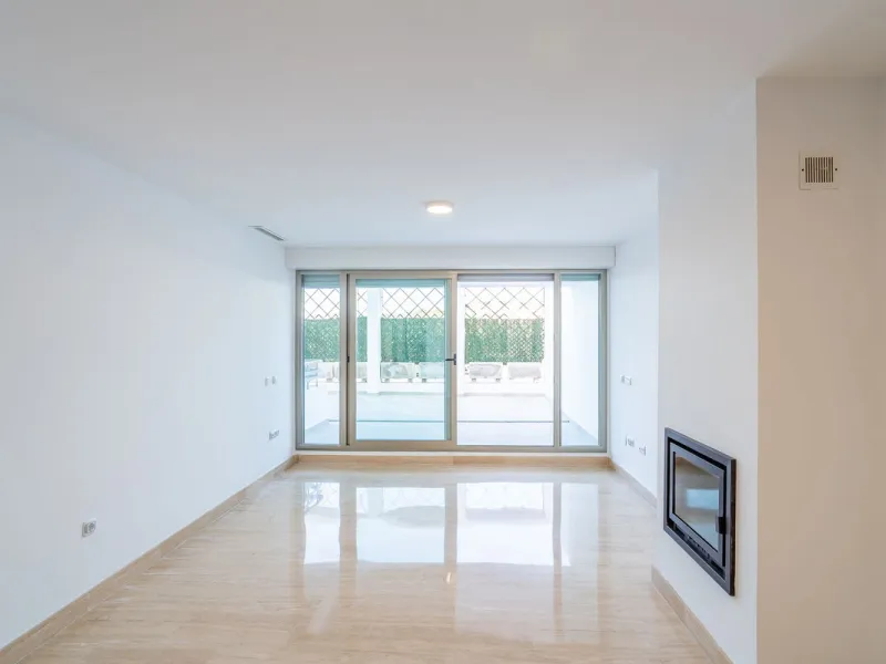 Spacious fully renovated ground floor apartment located in the Vitania gated community, just 4 minutes by car from La Cala de Mijas.