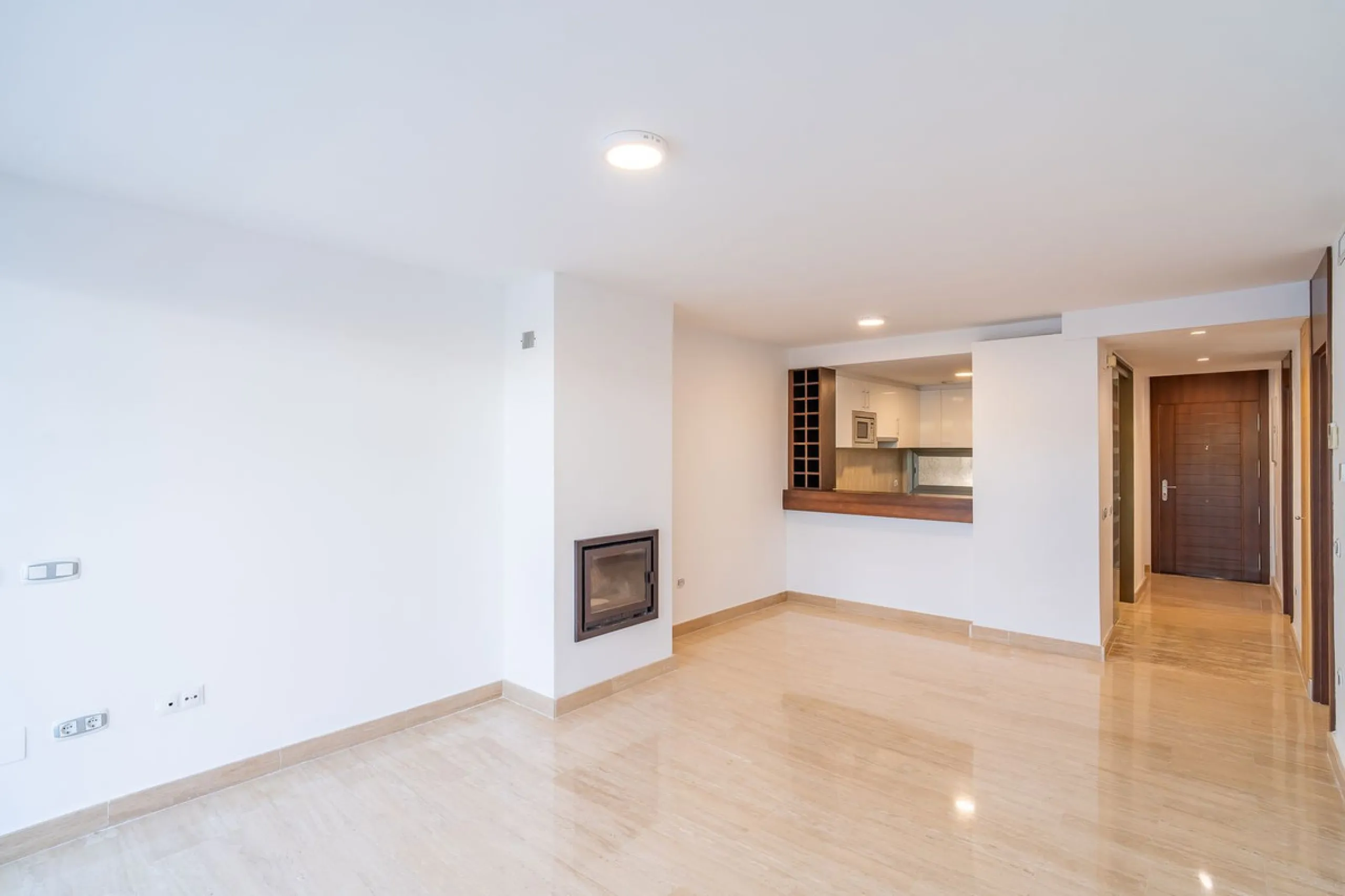 Spacious fully renovated ground floor apartment located in the Vitania gated community, just 4 minutes by car from La Cala de Mijas.