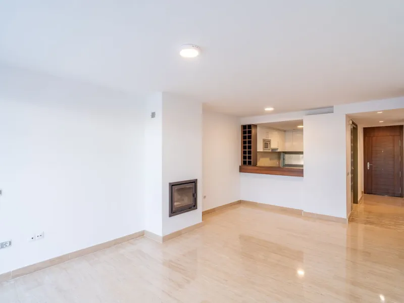 Spacious fully renovated ground floor apartment located in the Vitania gated community, just 4 minutes by car from La Cala de Mijas.