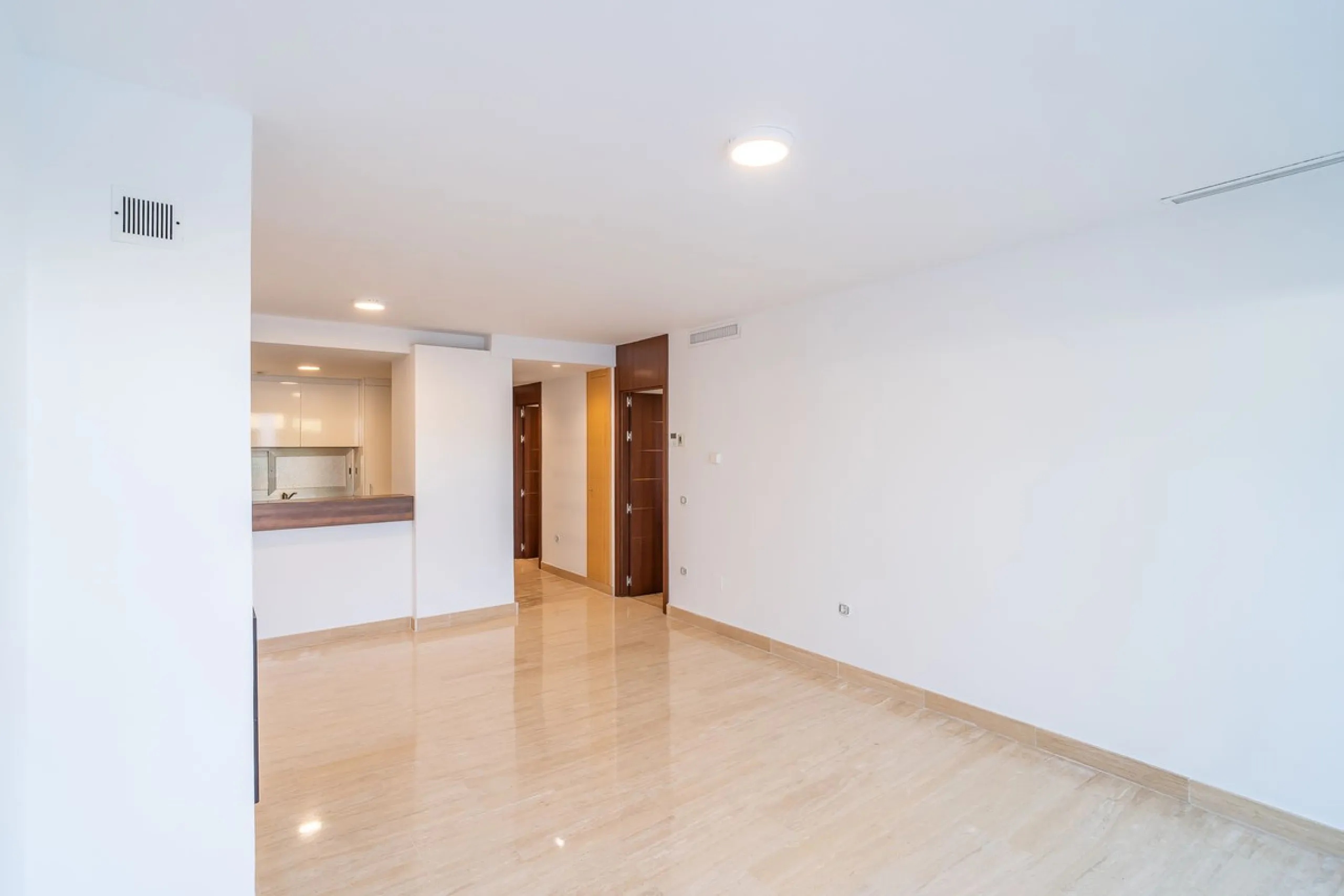 Spacious fully renovated ground floor apartment located in the Vitania gated community, just 4 minutes by car from La Cala de Mijas.