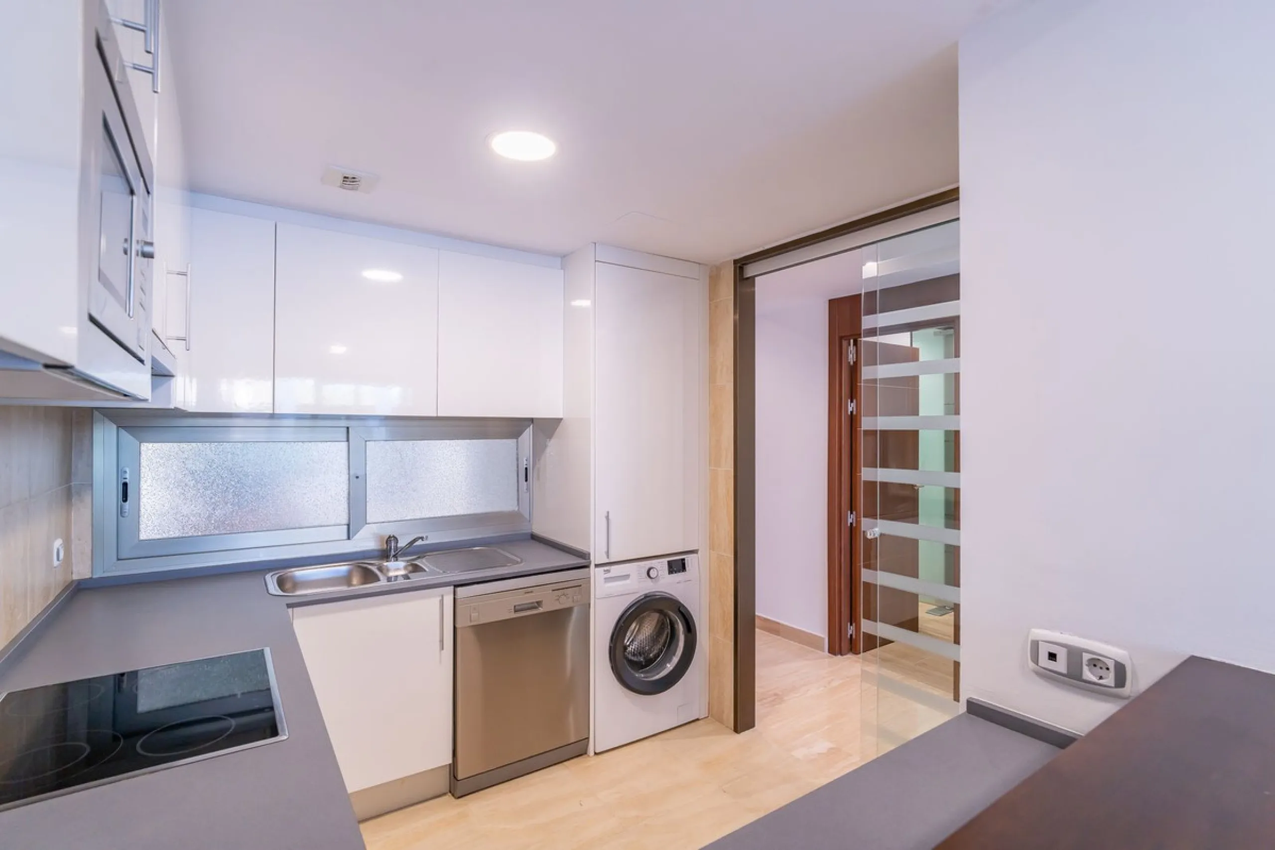 Spacious fully renovated ground floor apartment located in the Vitania gated community, just 4 minutes by car from La Cala de Mijas.