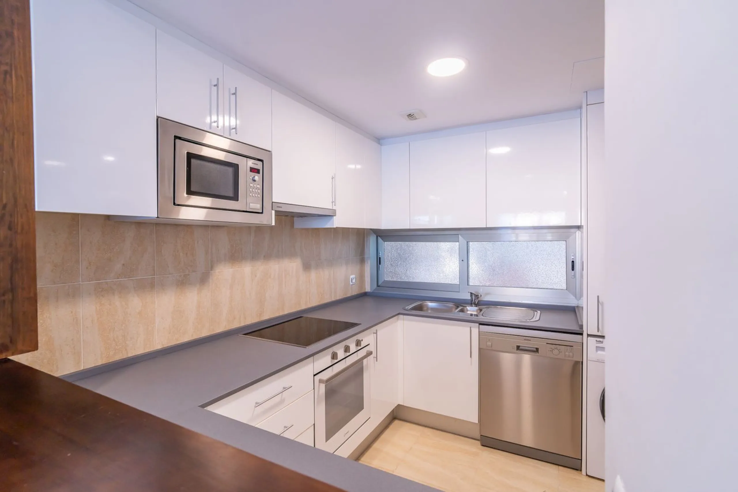 Spacious fully renovated ground floor apartment located in the Vitania gated community, just 4 minutes by car from La Cala de Mijas.