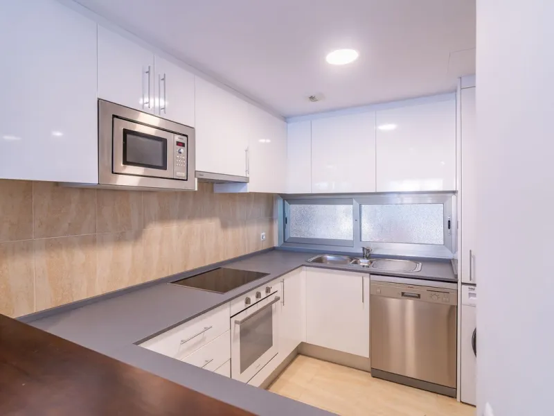 Spacious fully renovated ground floor apartment located in the Vitania gated community, just 4 minutes by car from La Cala de Mijas.