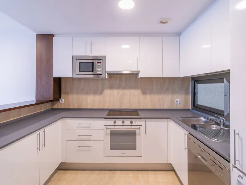 Spacious fully renovated ground floor apartment located in the Vitania gated community, just 4 minutes by car from La Cala de Mijas.