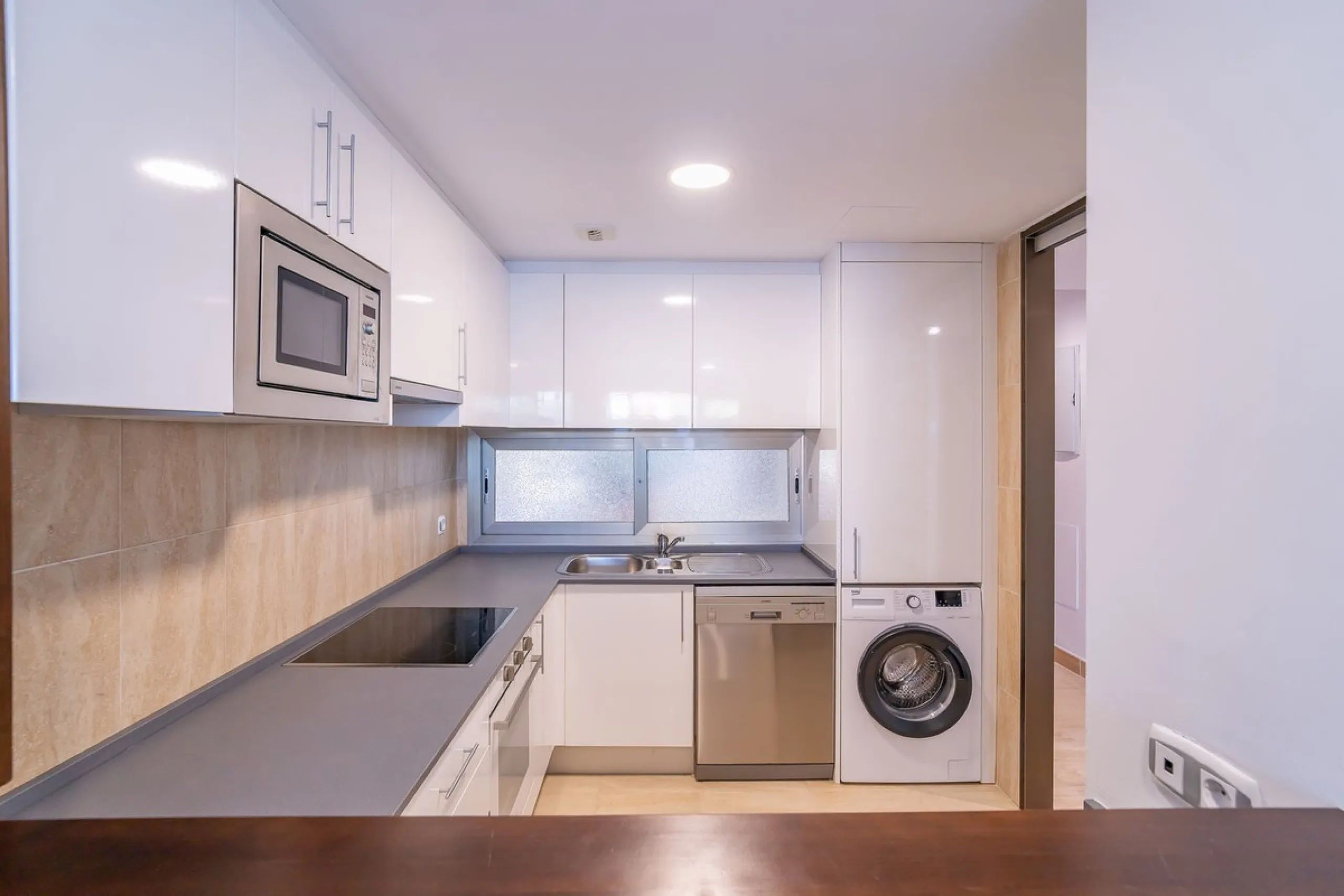 Spacious fully renovated ground floor apartment located in the Vitania gated community, just 4 minutes by car from La Cala de Mijas.