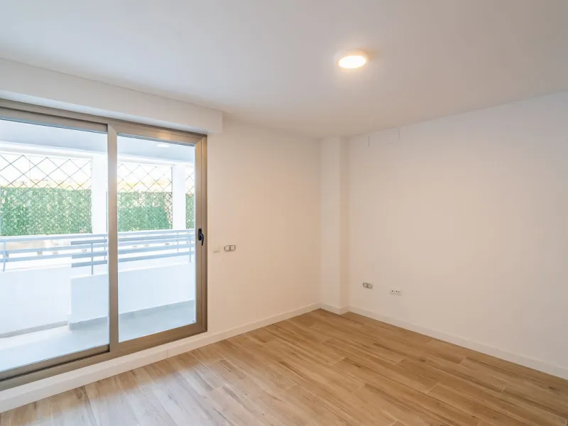 Spacious fully renovated ground floor apartment located in the Vitania gated community, just 4 minutes by car from La Cala de Mijas.