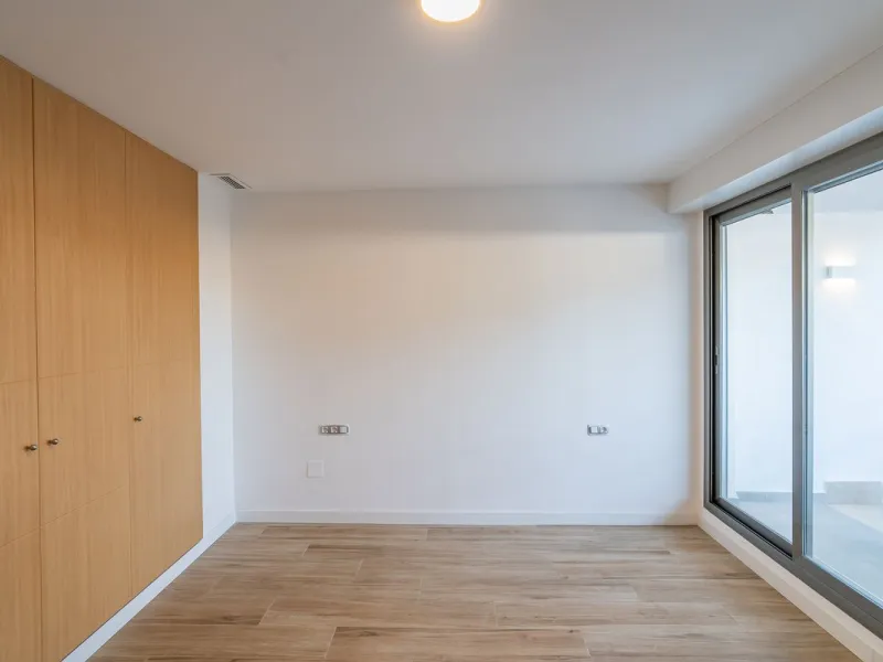 Spacious fully renovated ground floor apartment located in the Vitania gated community, just 4 minutes by car from La Cala de Mijas.
