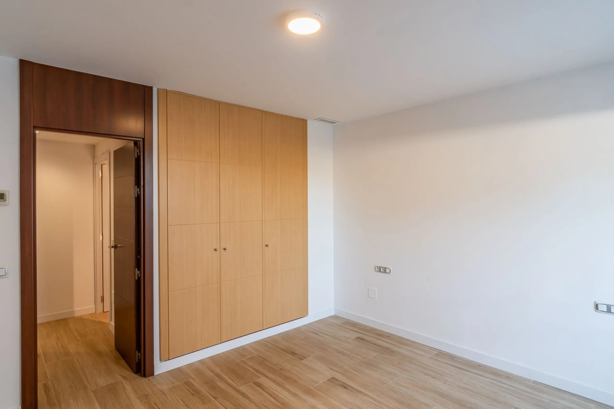 Spacious fully renovated ground floor apartment located in the Vitania gated community, just 4 minutes by car from La Cala de Mijas.