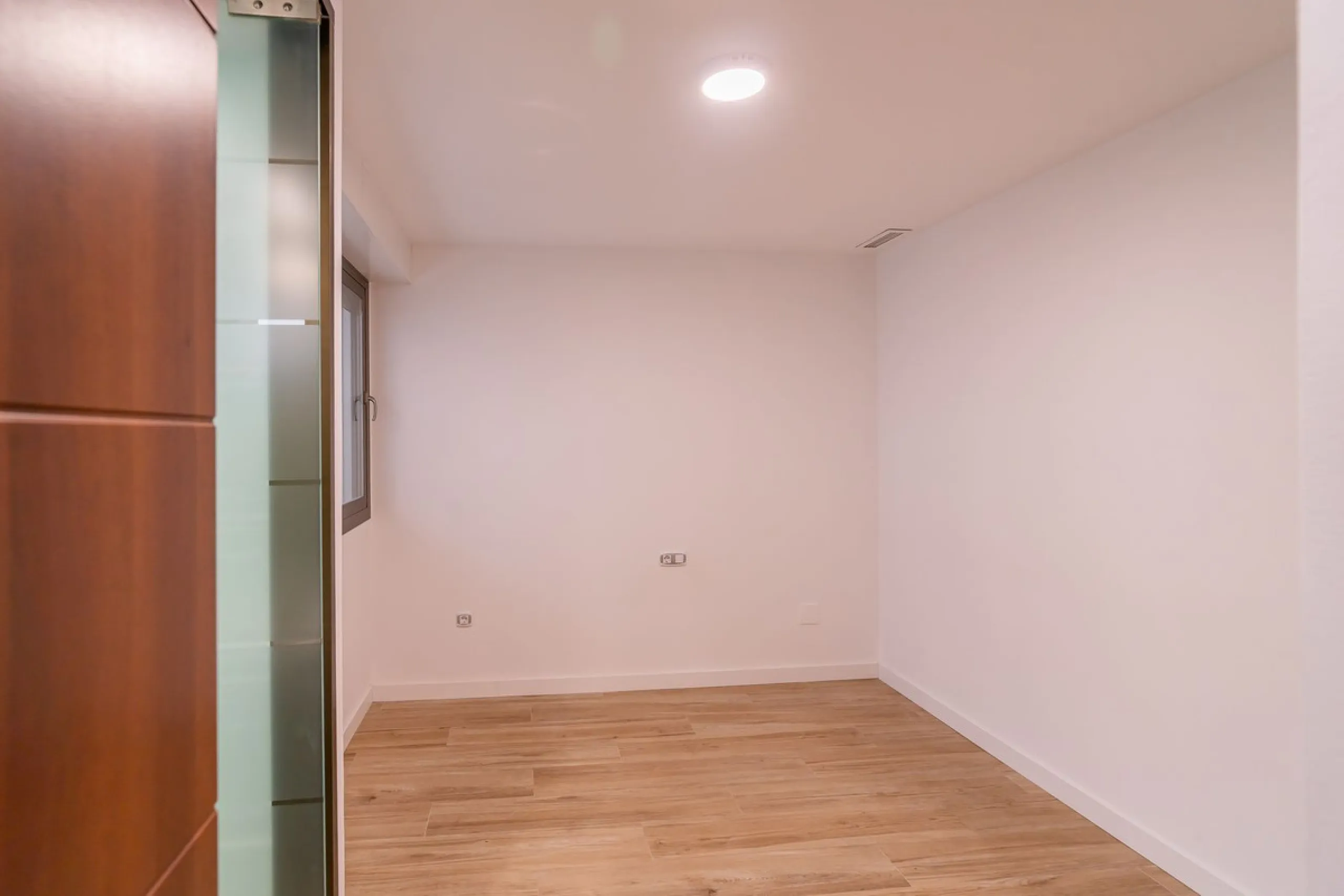 Spacious fully renovated ground floor apartment located in the Vitania gated community, just 4 minutes by car from La Cala de Mijas.