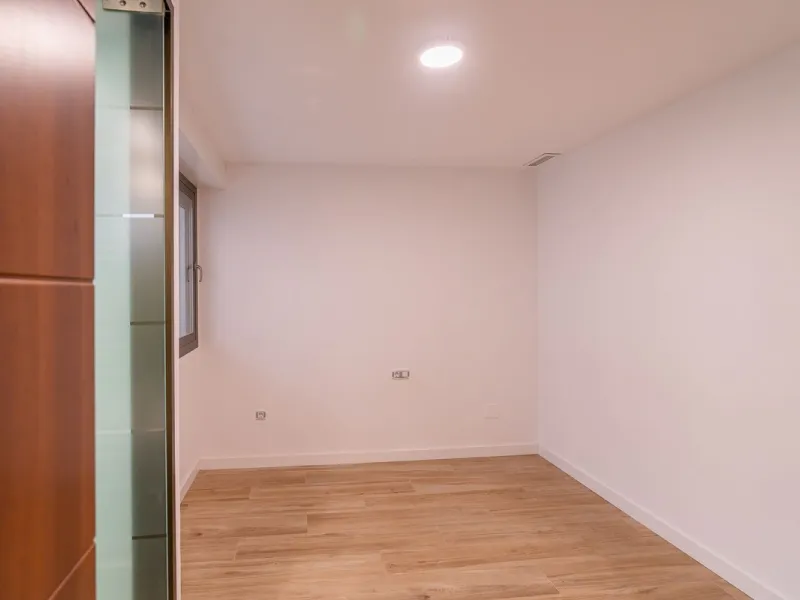 Spacious fully renovated ground floor apartment located in the Vitania gated community, just 4 minutes by car from La Cala de Mijas.