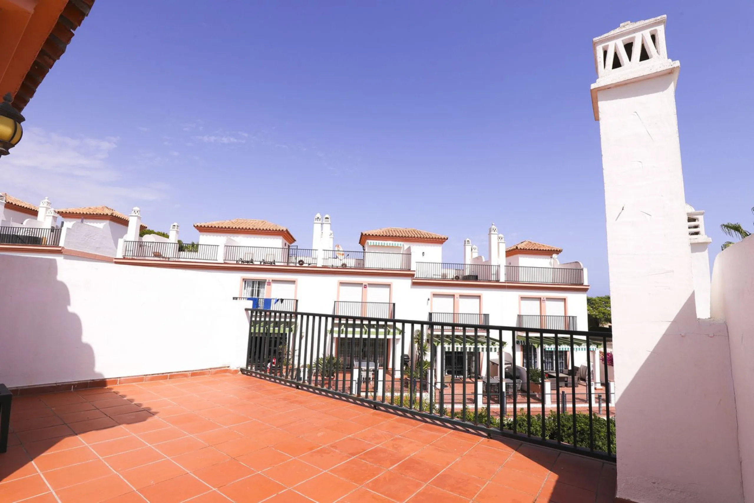 A rare opportunity to invest in a fully-furnished, 3-bedroom townhouse with a fully-transferable holiday rental license, allowing you to enjoy the property personally as well as generating immediate income through short-term rentals, if desired.