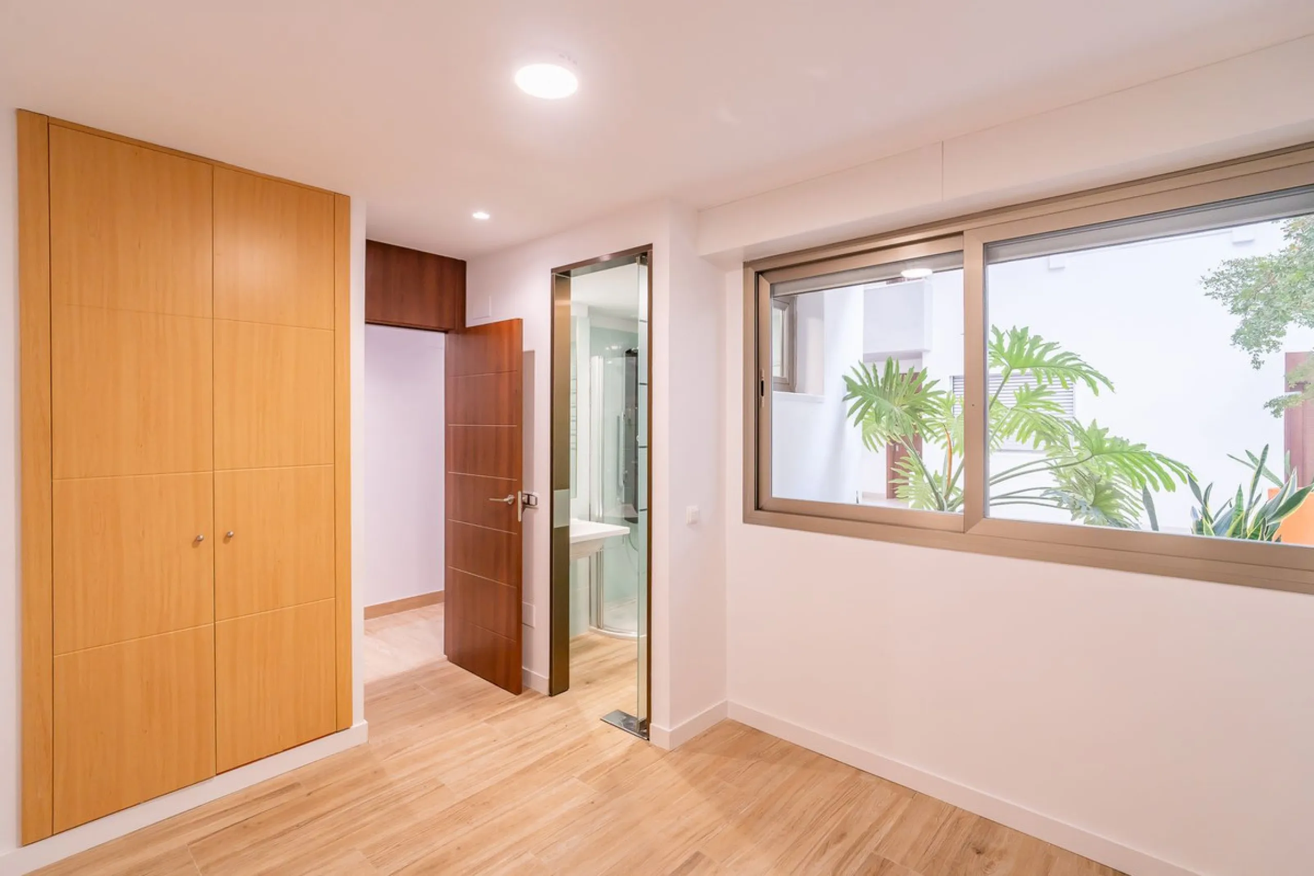Spacious fully renovated ground floor apartment located in the Vitania gated community, just 4 minutes by car from La Cala de Mijas.