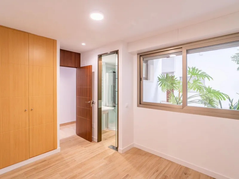 Spacious fully renovated ground floor apartment located in the Vitania gated community, just 4 minutes by car from La Cala de Mijas.