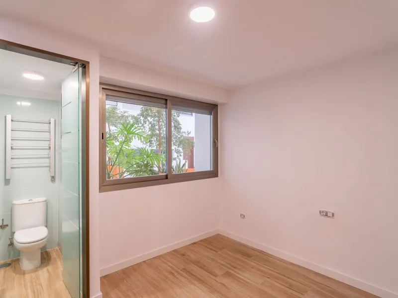 Spacious fully renovated ground floor apartment located in the Vitania gated community, just 4 minutes by car from La Cala de Mijas.