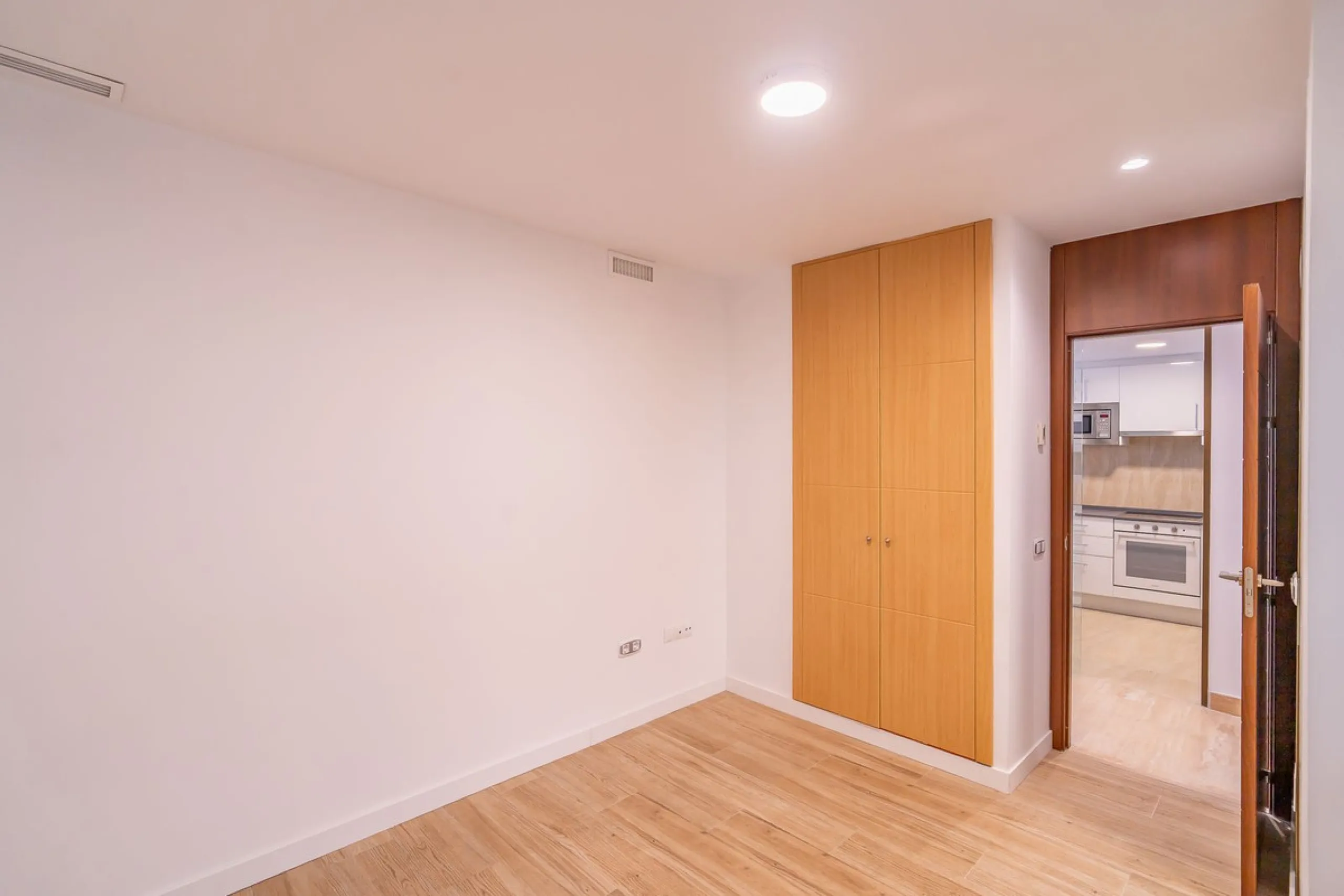 Spacious fully renovated ground floor apartment located in the Vitania gated community, just 4 minutes by car from La Cala de Mijas.