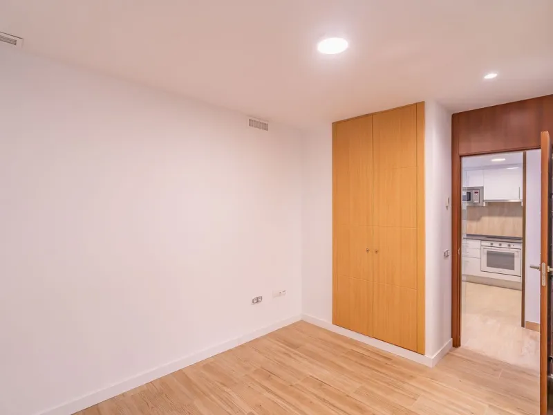 Spacious fully renovated ground floor apartment located in the Vitania gated community, just 4 minutes by car from La Cala de Mijas.