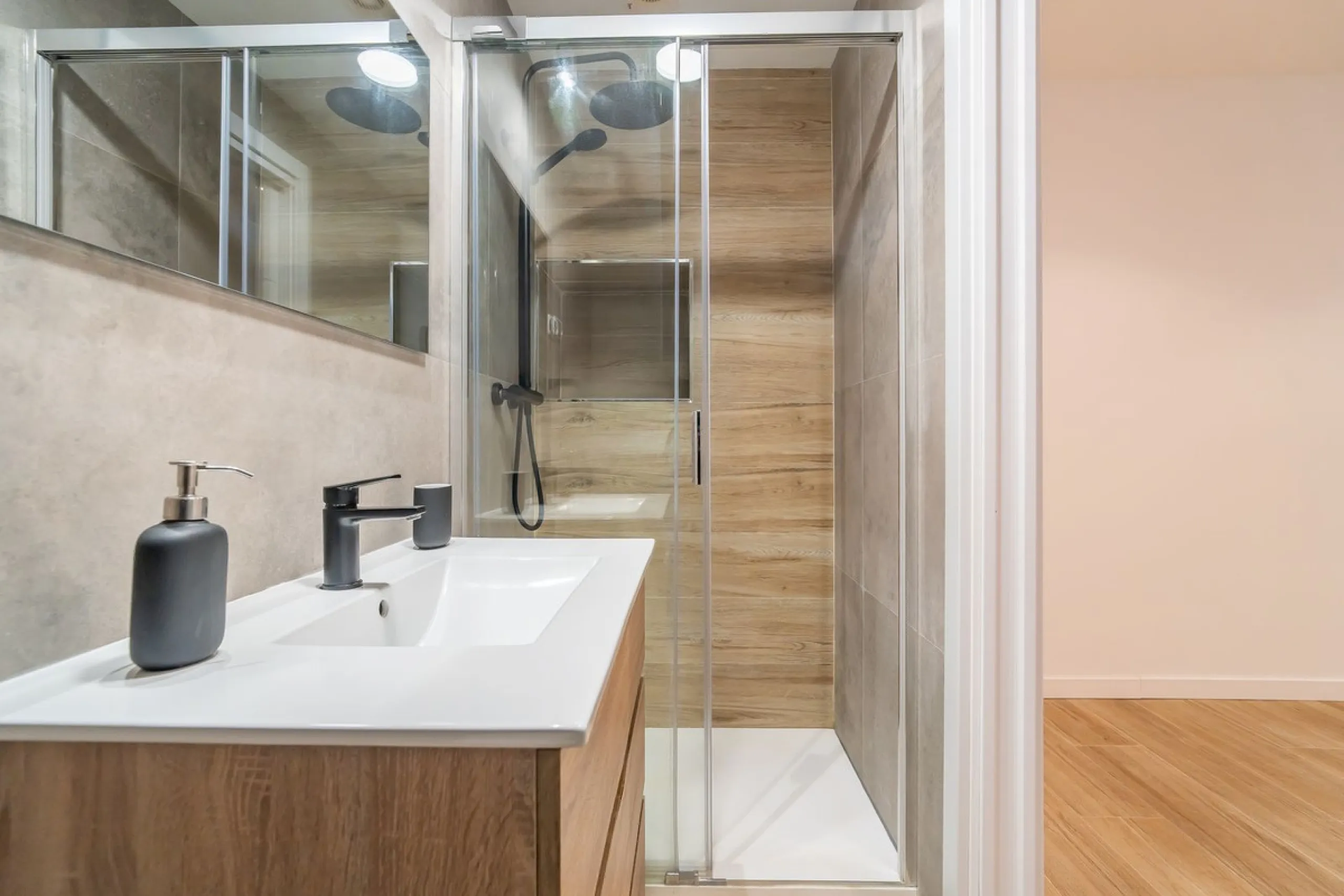 Spacious fully renovated ground floor apartment located in the Vitania gated community, just 4 minutes by car from La Cala de Mijas.