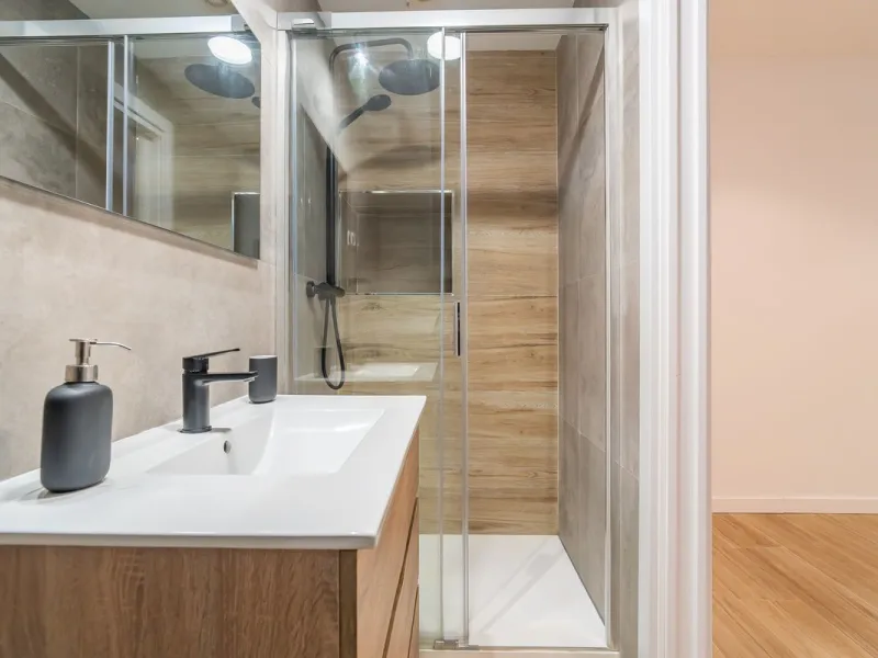 Spacious fully renovated ground floor apartment located in the Vitania gated community, just 4 minutes by car from La Cala de Mijas.