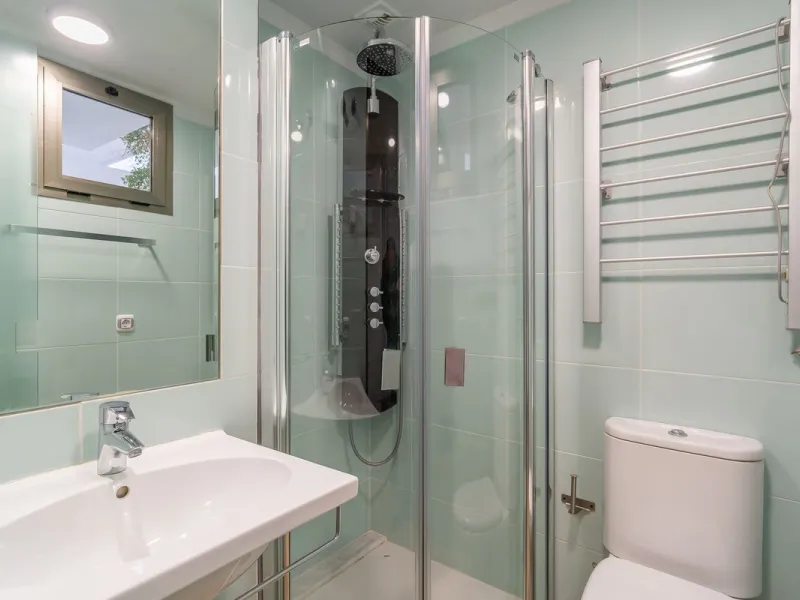 Spacious fully renovated ground floor apartment located in the Vitania gated community, just 4 minutes by car from La Cala de Mijas.