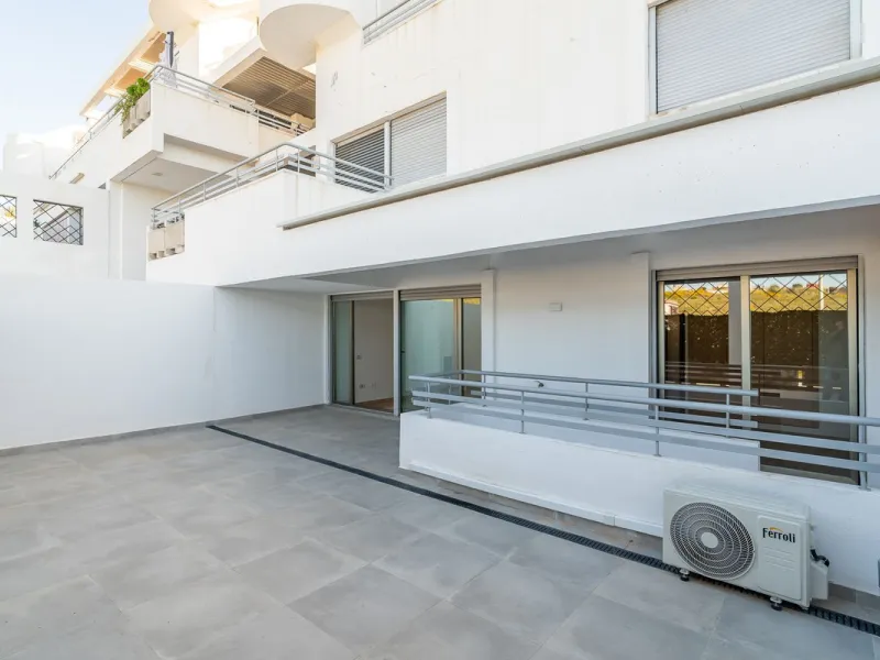 Spacious fully renovated ground floor apartment located in the Vitania gated community, just 4 minutes by car from La Cala de Mijas.