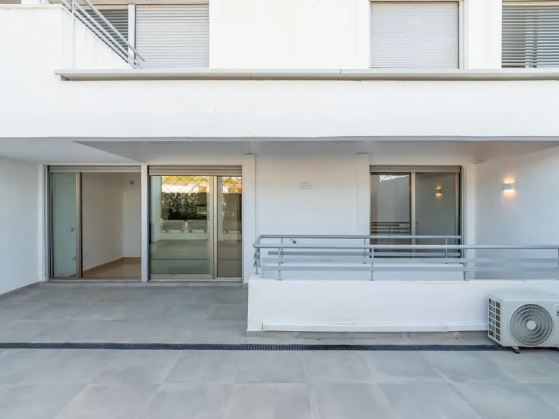 Spacious fully renovated ground floor apartment located in the Vitania gated community, just 4 minutes by car from La Cala de Mijas.