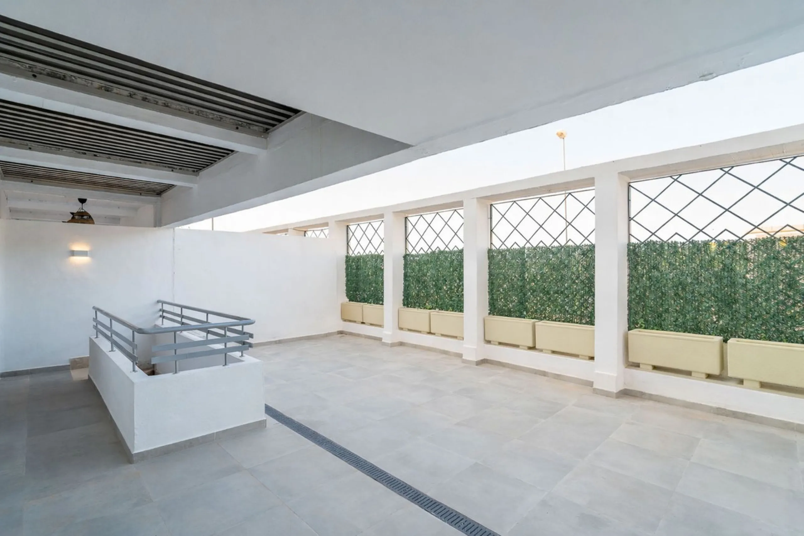 Spacious fully renovated ground floor apartment located in the Vitania gated community, just 4 minutes by car from La Cala de Mijas.