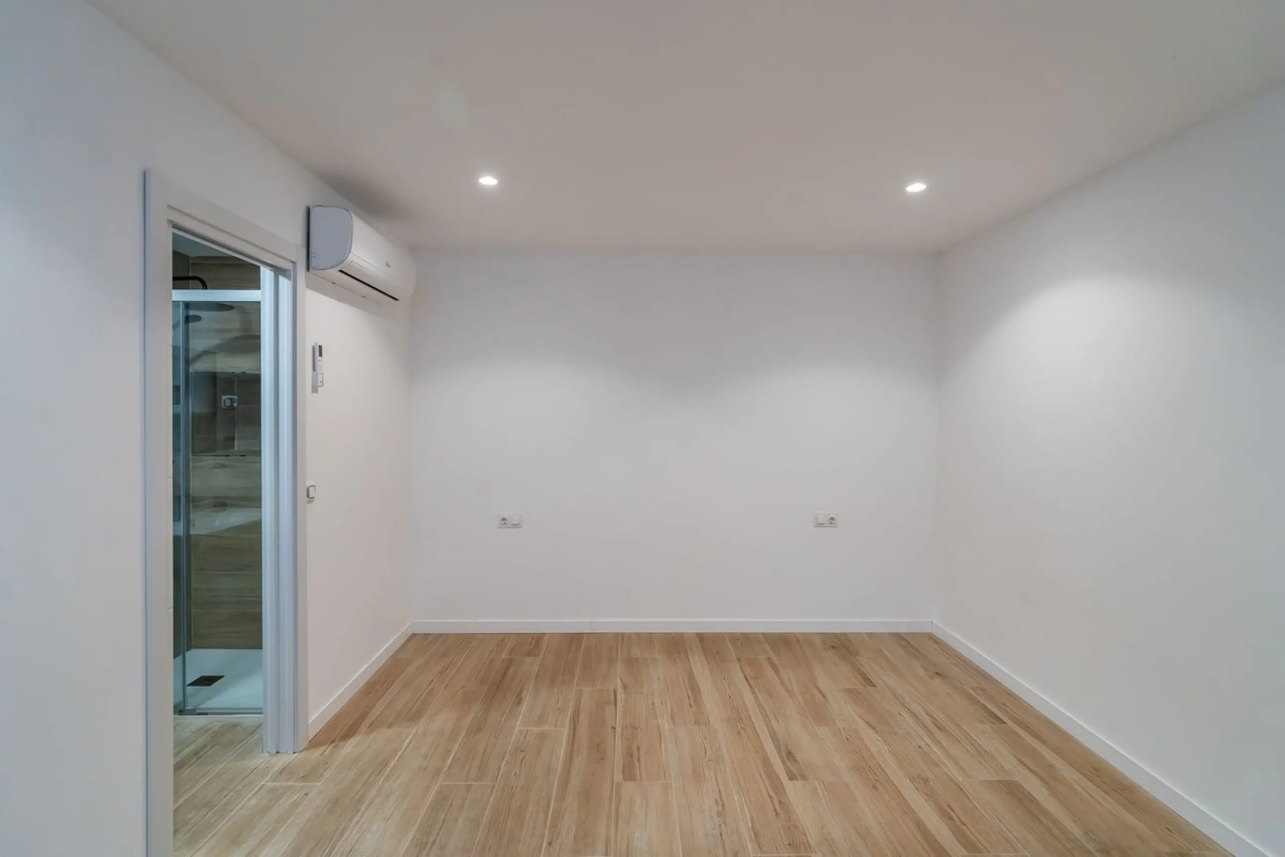Spacious fully renovated ground floor apartment located in the Vitania gated community, just 4 minutes by car from La Cala de Mijas.
