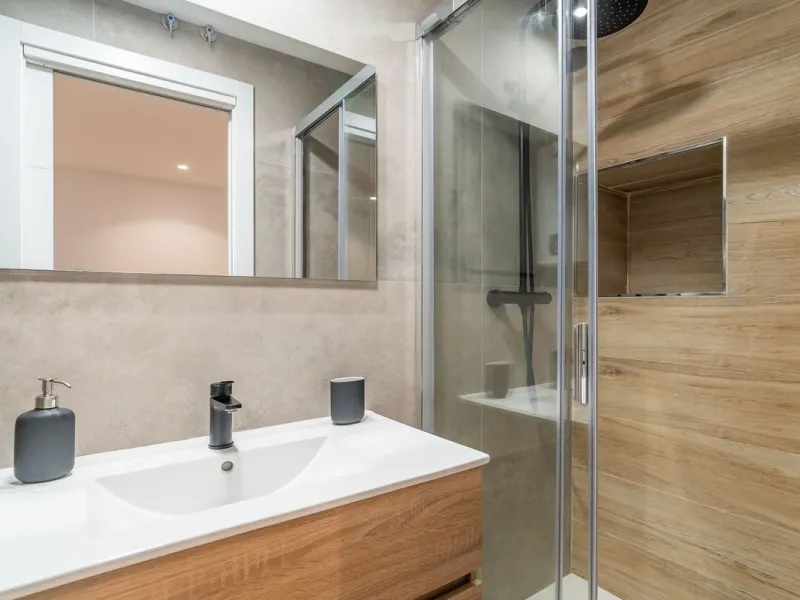 Spacious fully renovated ground floor apartment located in the Vitania gated community, just 4 minutes by car from La Cala de Mijas.