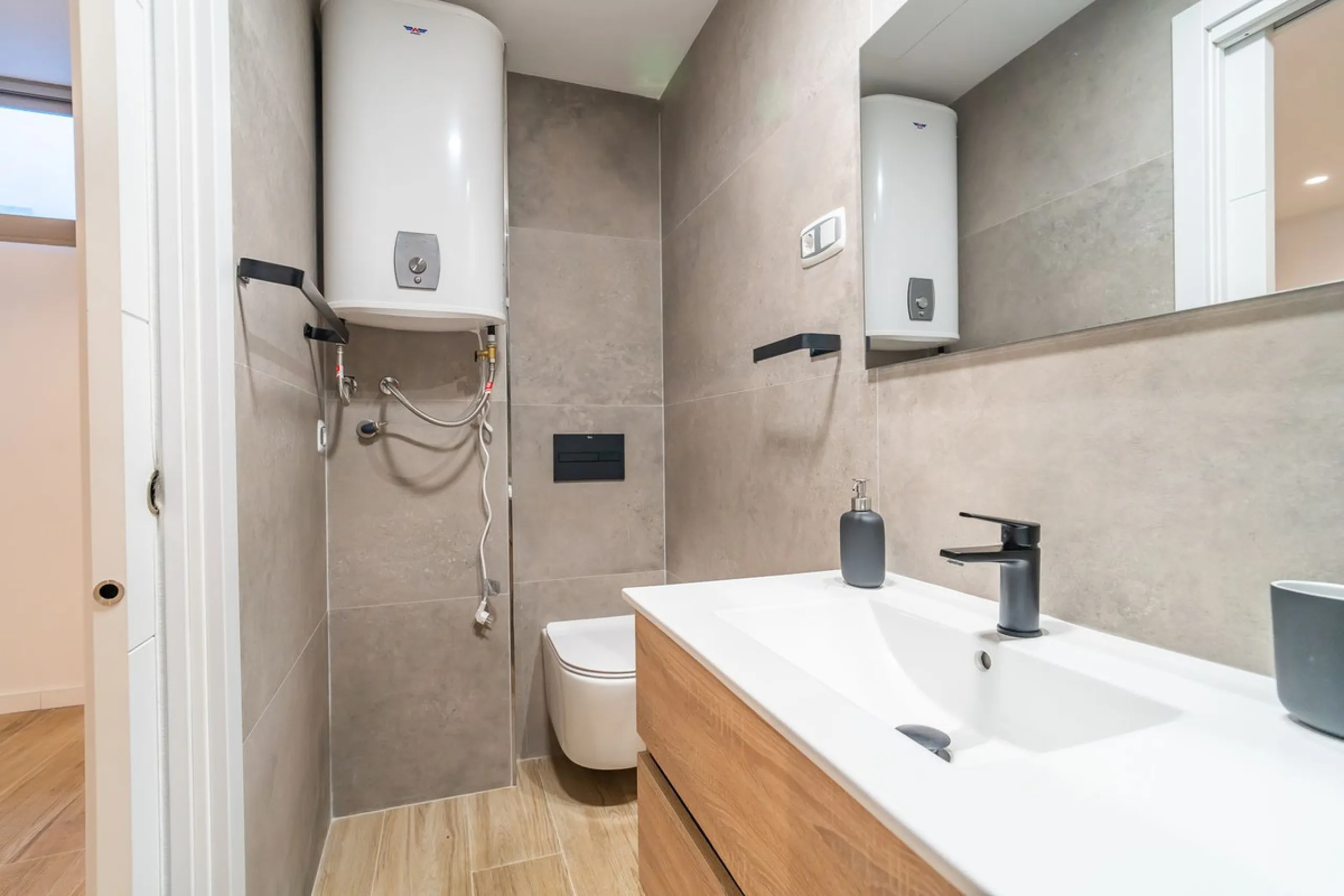 Spacious fully renovated ground floor apartment located in the Vitania gated community, just 4 minutes by car from La Cala de Mijas.