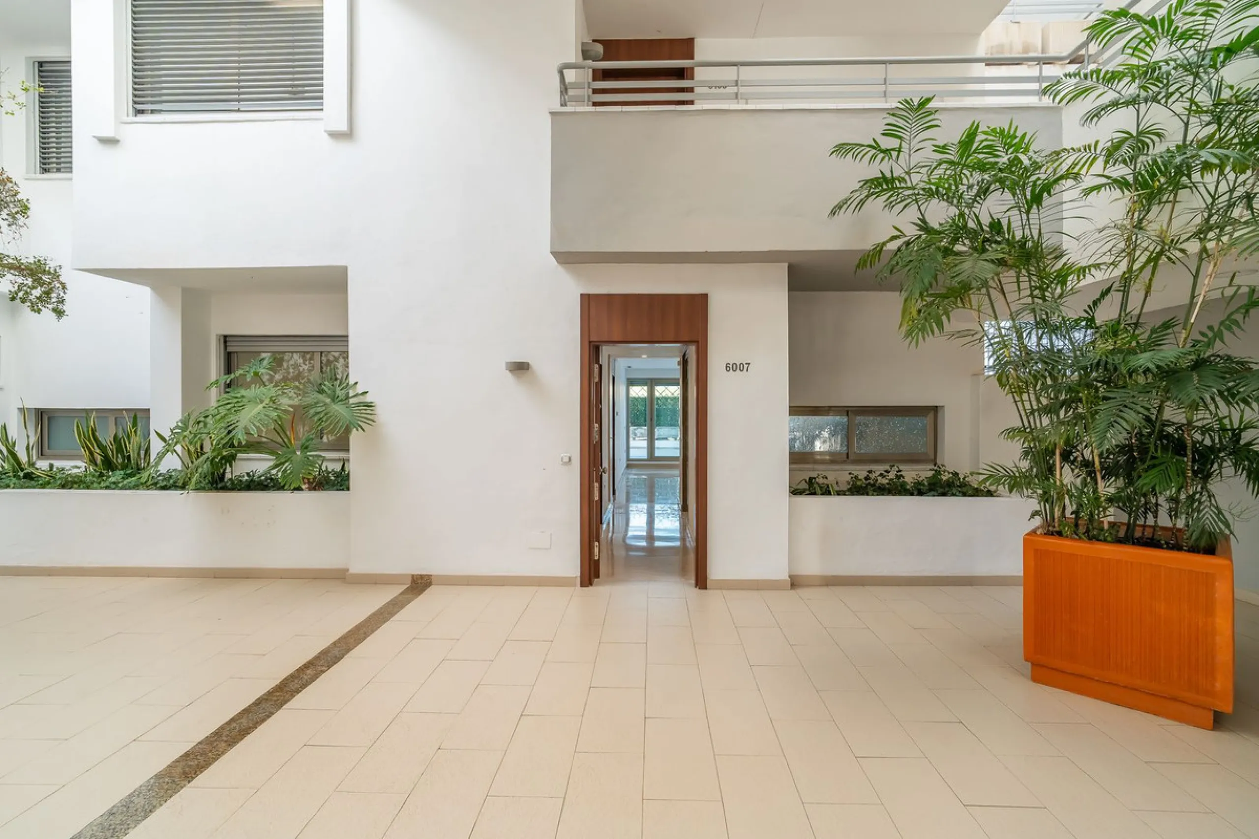 Spacious fully renovated ground floor apartment located in the Vitania gated community, just 4 minutes by car from La Cala de Mijas.