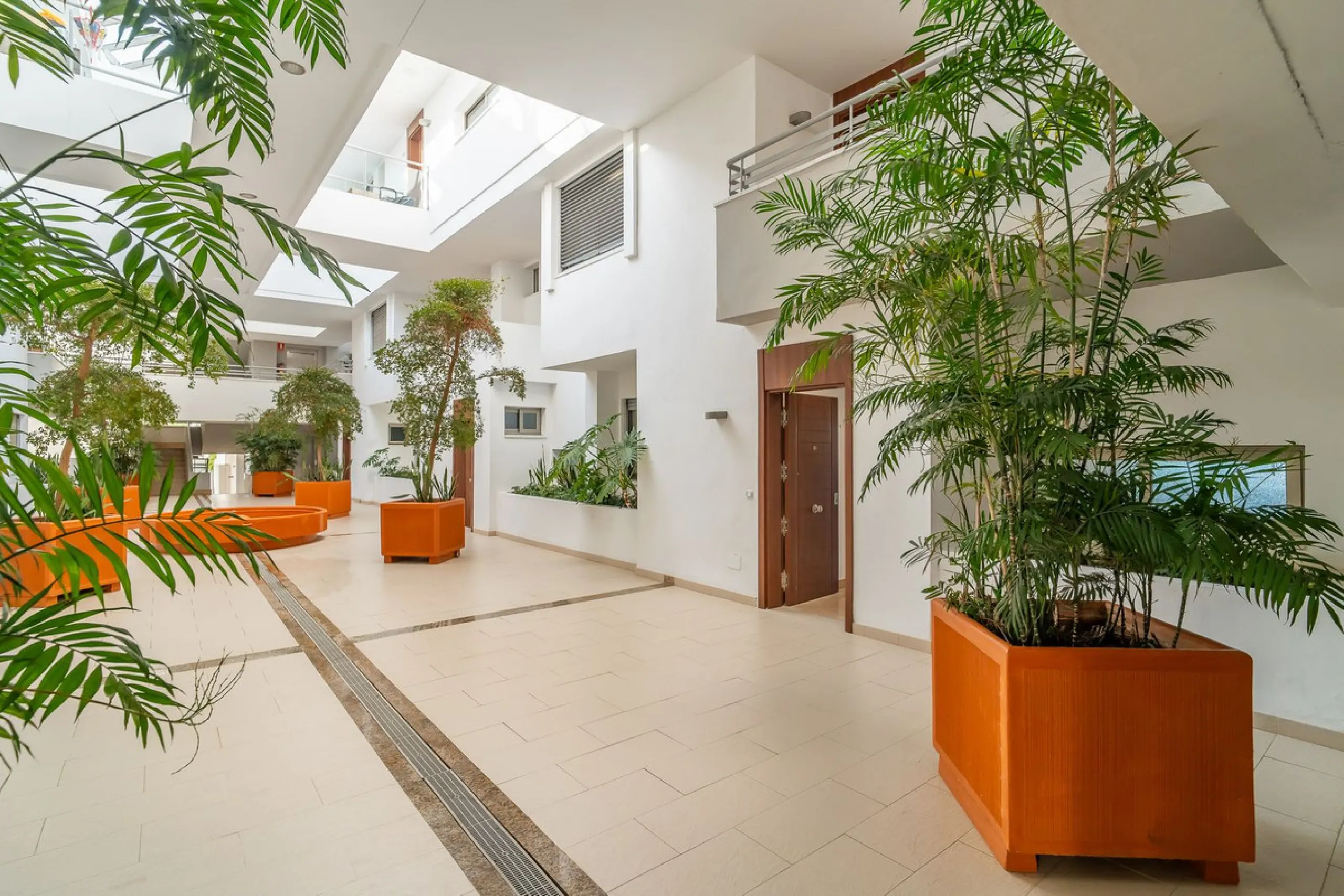 Spacious fully renovated ground floor apartment located in the Vitania gated community, just 4 minutes by car from La Cala de Mijas.