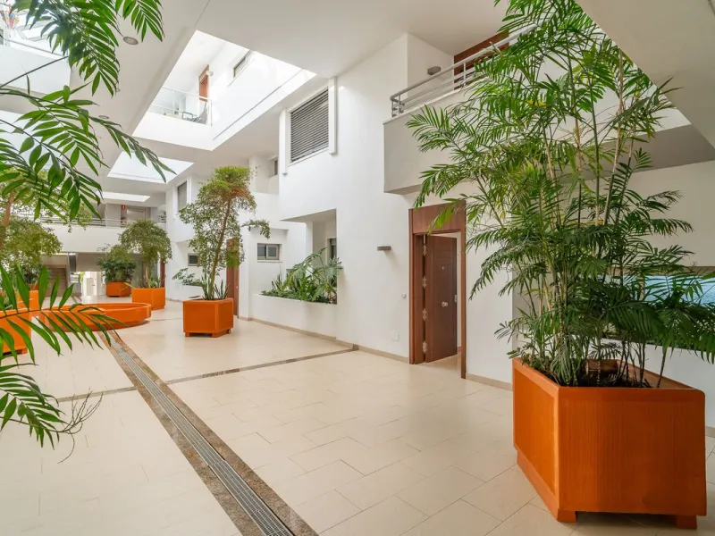 Spacious fully renovated ground floor apartment located in the Vitania gated community, just 4 minutes by car from La Cala de Mijas.