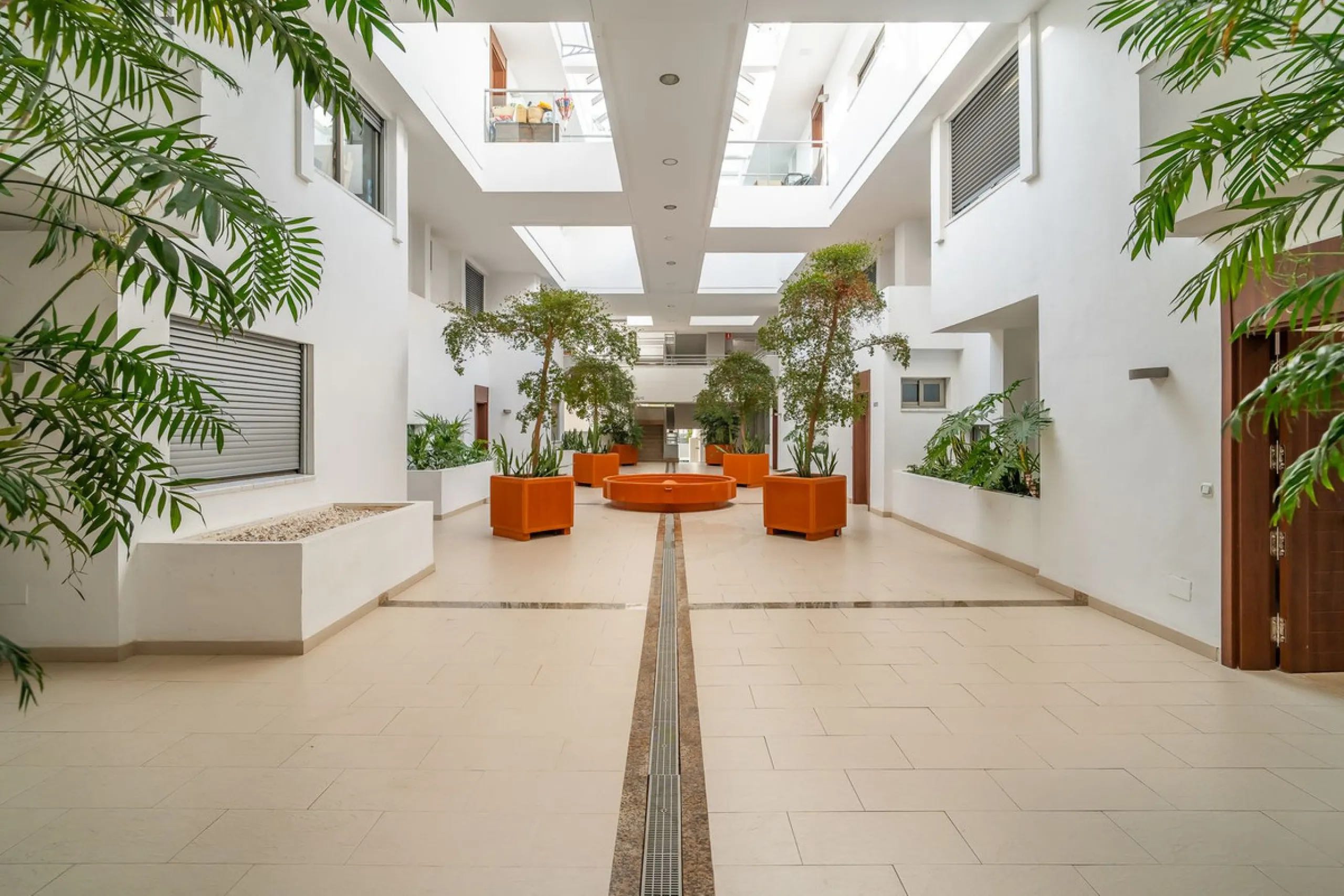 Spacious fully renovated ground floor apartment located in the Vitania gated community, just 4 minutes by car from La Cala de Mijas.