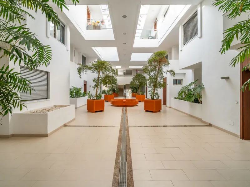 Spacious fully renovated ground floor apartment located in the Vitania gated community, just 4 minutes by car from La Cala de Mijas.