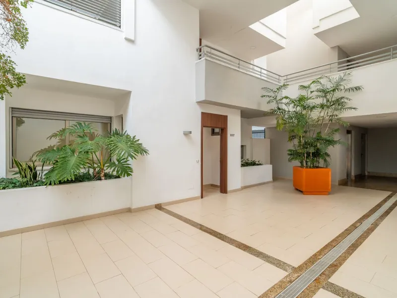 Spacious fully renovated ground floor apartment located in the Vitania gated community, just 4 minutes by car from La Cala de Mijas.