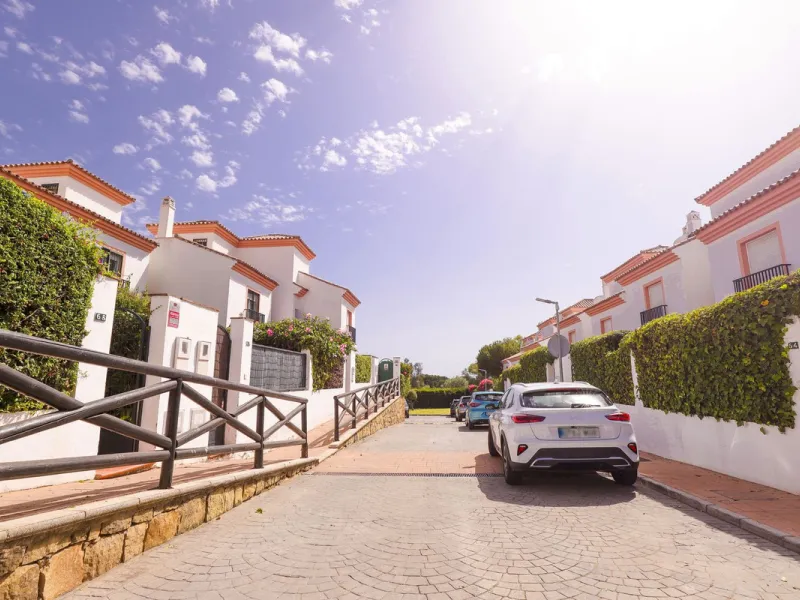 A rare opportunity to invest in a fully-furnished, 3-bedroom townhouse with a fully-transferable holiday rental license, allowing you to enjoy the property personally as well as generating immediate income through short-term rentals, if desired.