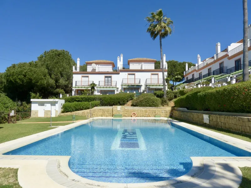 A rare opportunity to invest in a fully-furnished, 3-bedroom townhouse with a fully-transferable holiday rental license, allowing you to enjoy the property personally as well as generating immediate income through short-term rentals, if desired.