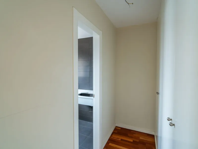 Townhouse for sale to renovate in Calahonda, close to the beach.