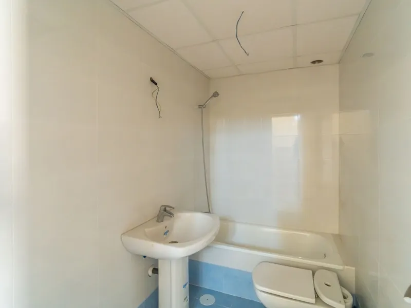 Townhouse for sale to renovate in Calahonda, close to the beach.