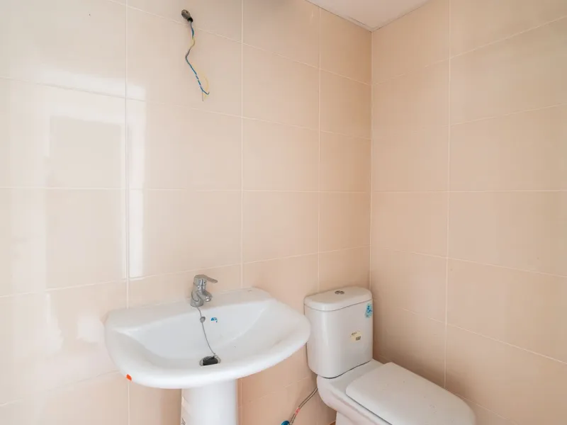 Townhouse for sale to renovate in Calahonda, close to the beach.