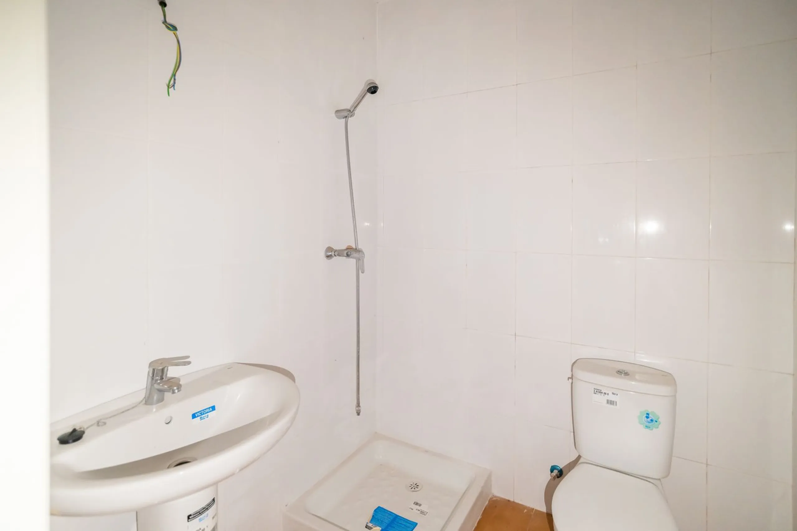 Townhouse for sale to renovate in Calahonda, close to the beach.